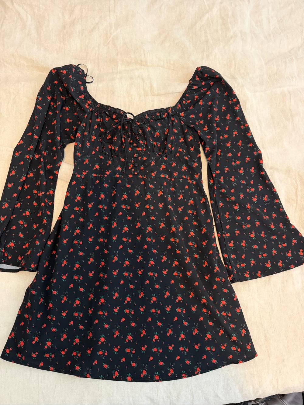 Princess Polly Black Dress with Red Floral - Size 8 - silky soft - NWOT